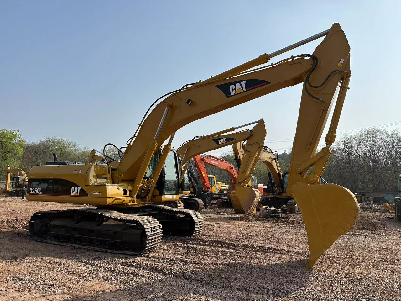 Crawler excavator CATERPILLAR 325C: picture 7