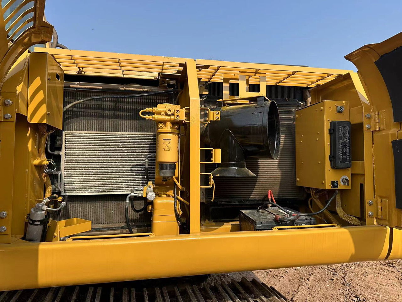 Crawler excavator CATERPILLAR 325C: picture 11