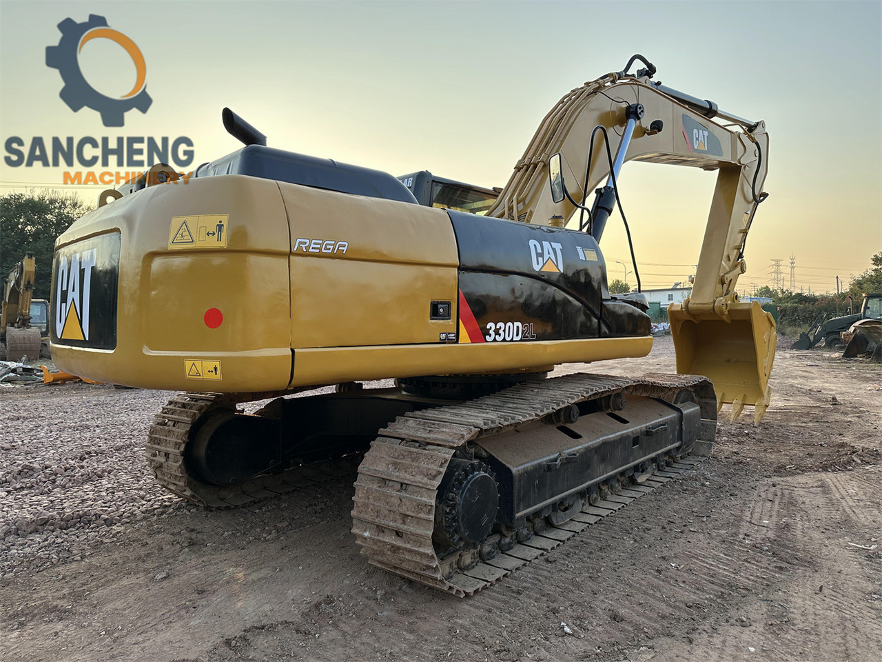 Crawler excavator CATERPILLAR 330D2L: picture 8
