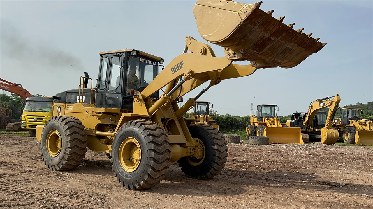 Wheel loader CATERPILLAR 966F: picture 11
