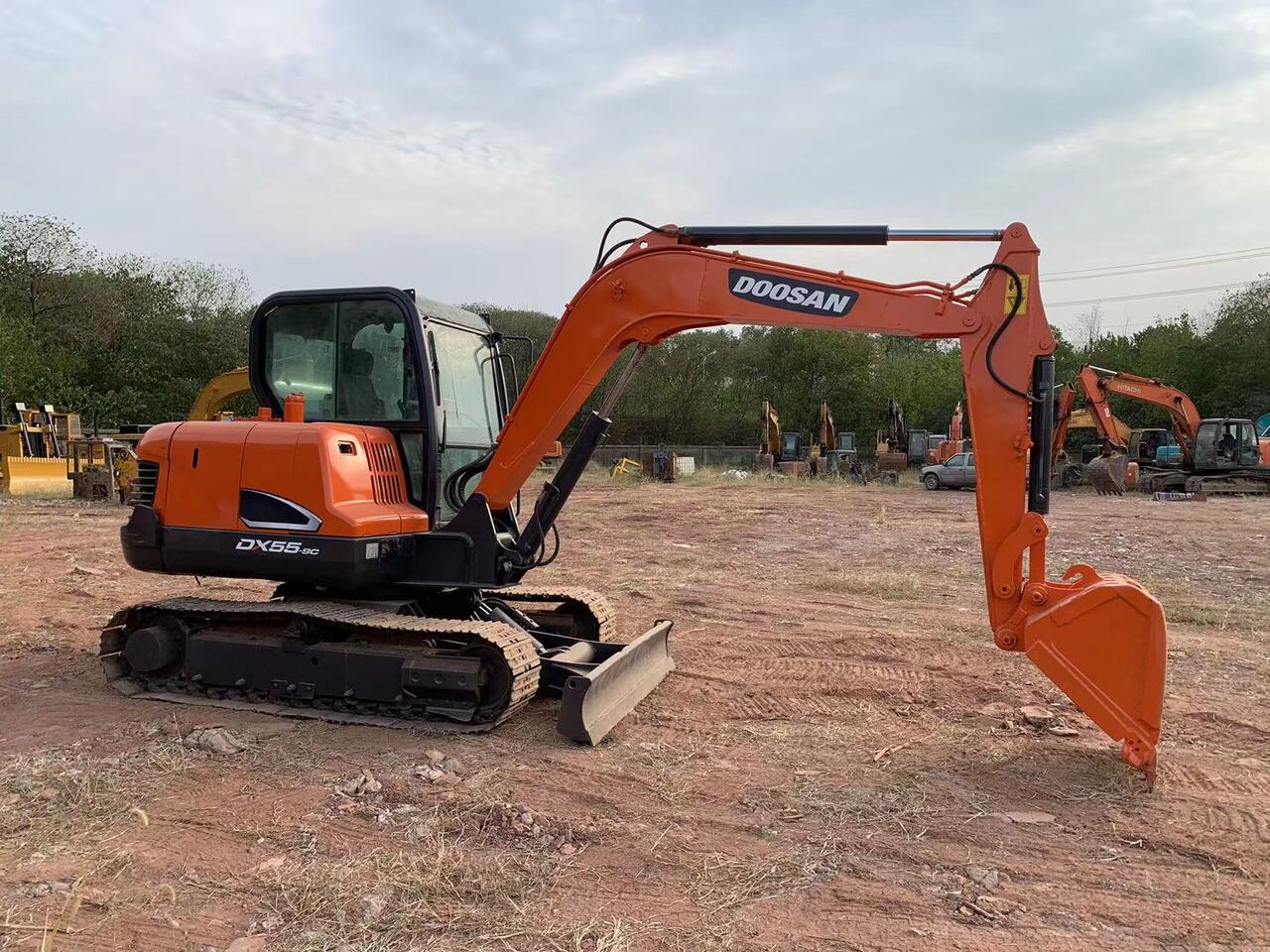 Excavator DOOSAN DX55: picture 8