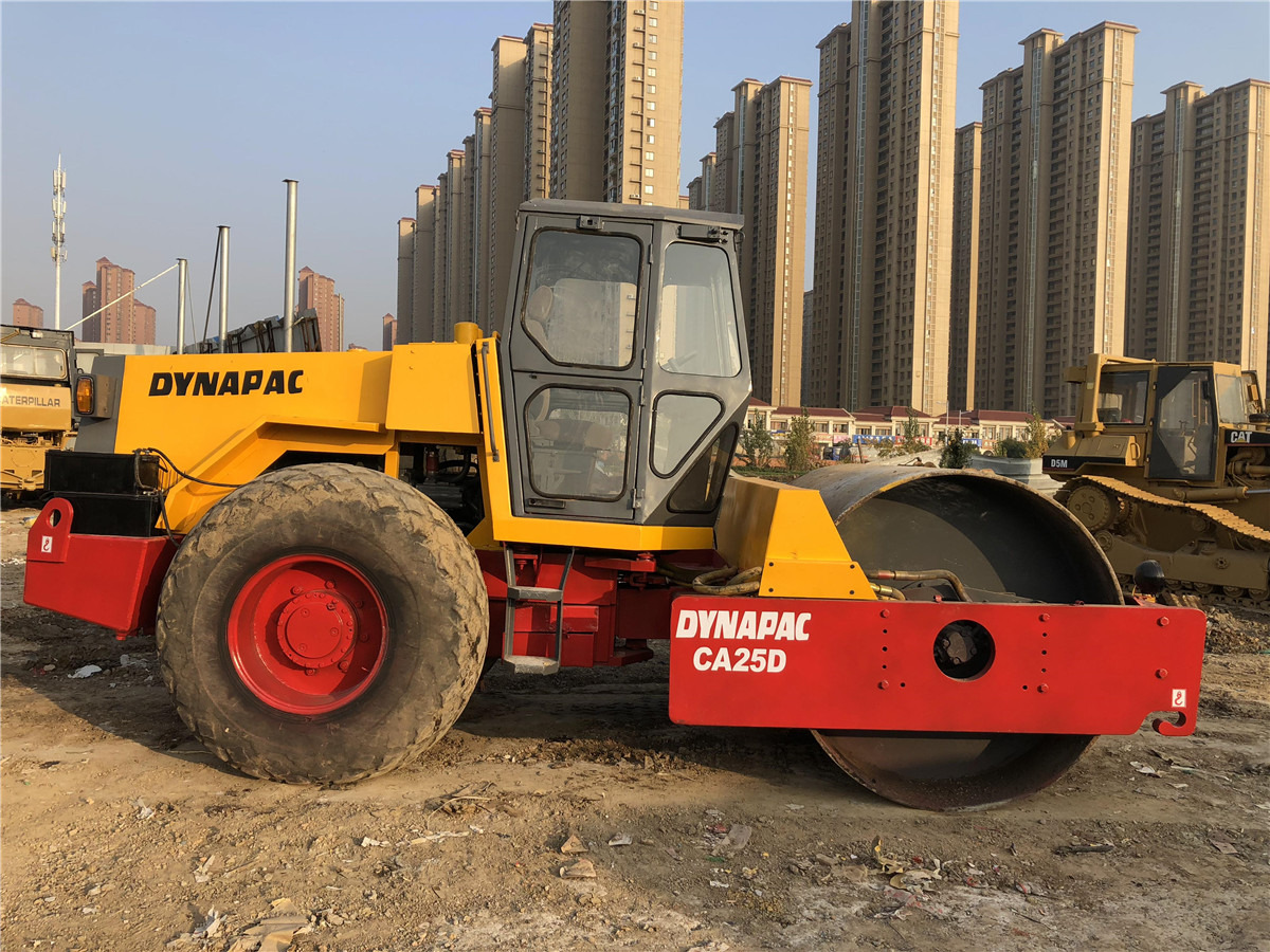 DYNAPAC CA25D - Roller: picture 1 DYNAPAC CA25D - Roller: picture 1