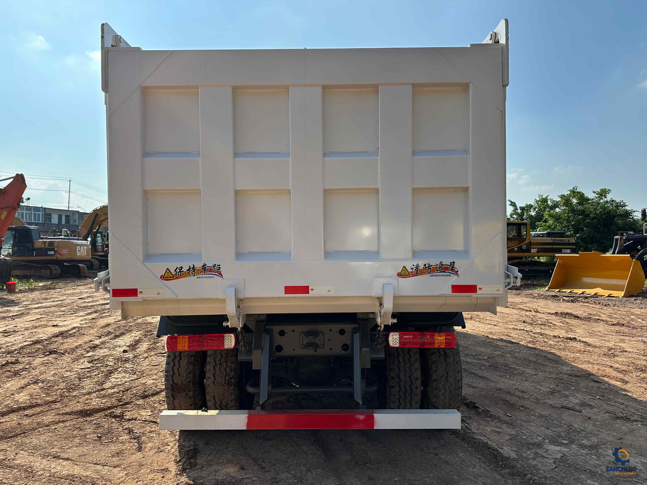 Tipper HOWO 400 With Bumper: picture 7