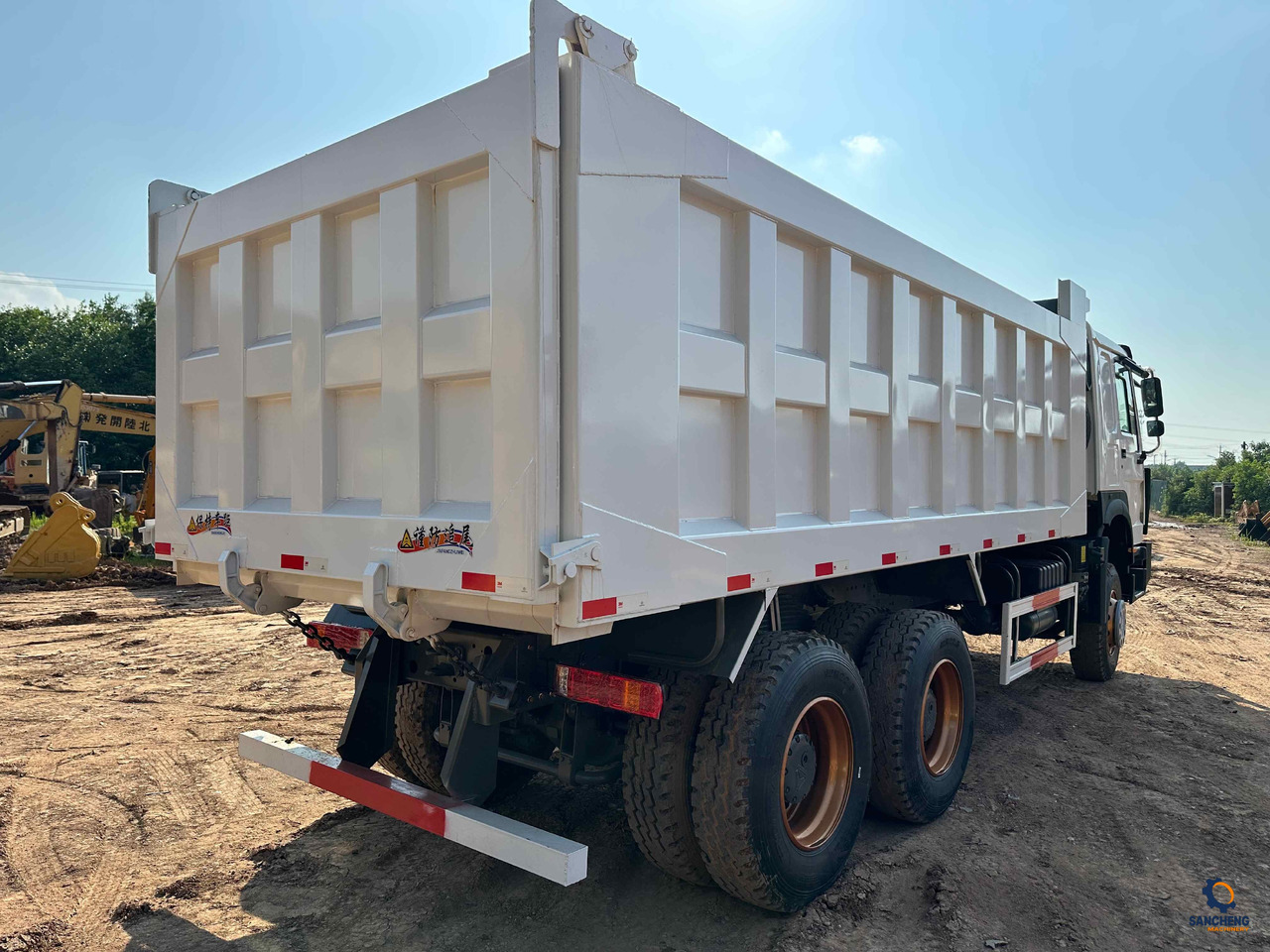Tipper HOWO 400 With Bumper: picture 8