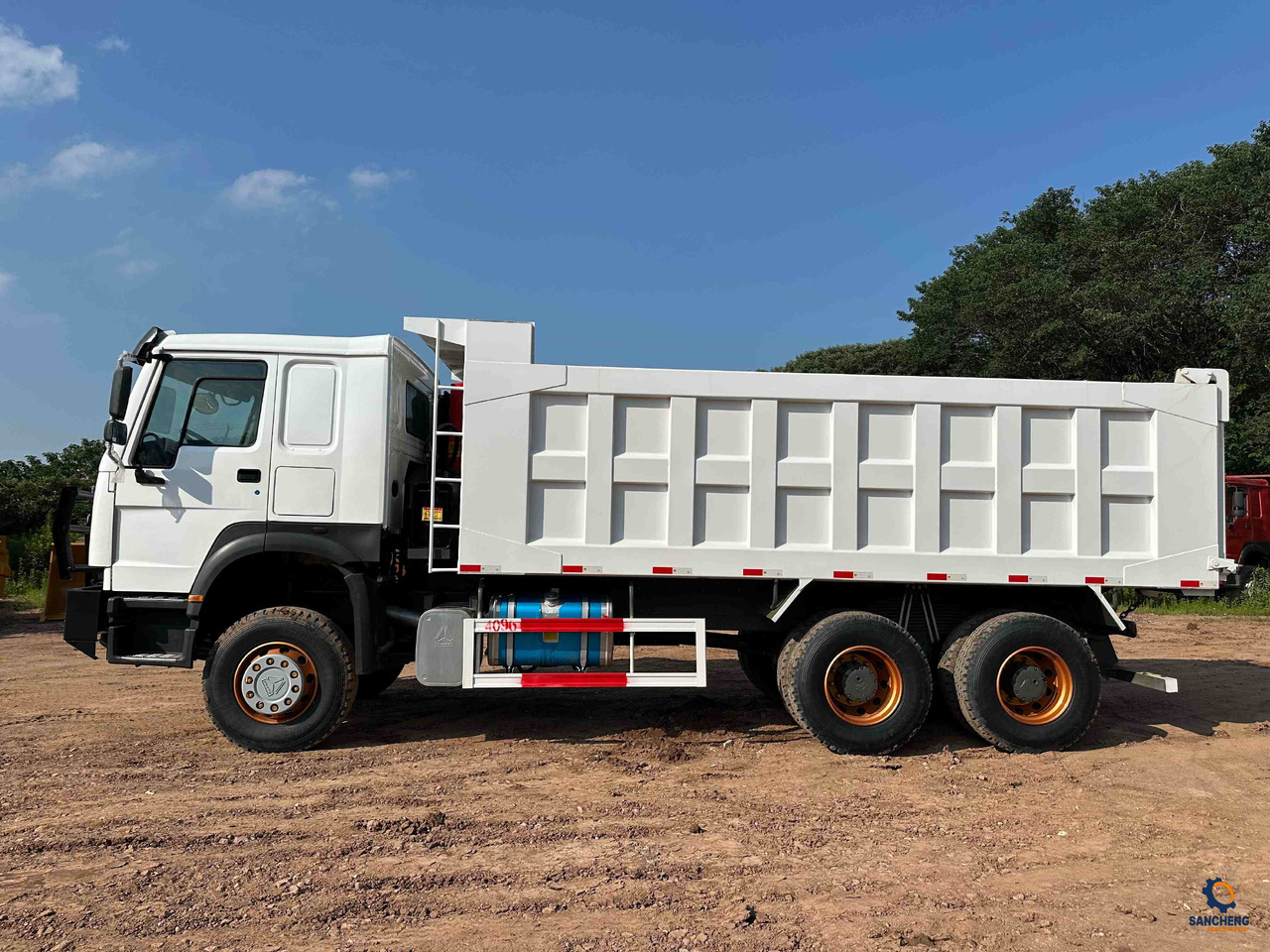Tipper HOWO 400 With Bumper: picture 6