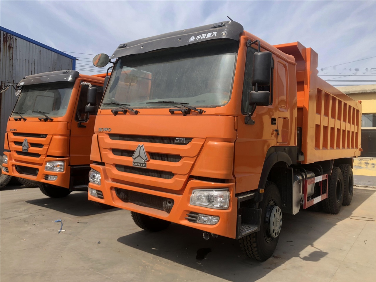 Tipper SINOTRUK HOWO 371 Dump truck: picture 1