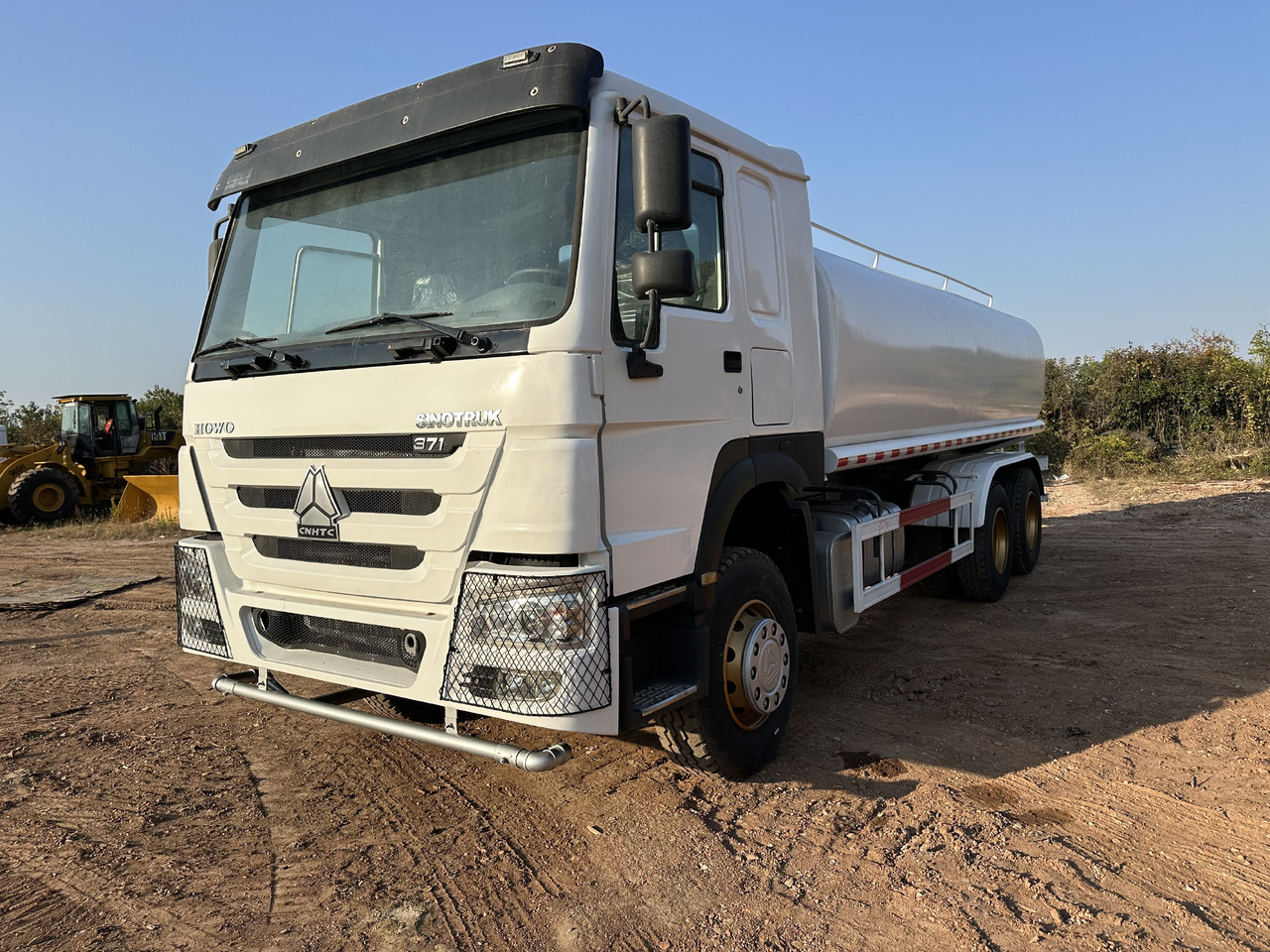 SINOTRUK HOWO 371 Water Tanker Truck - Tank truck: picture 4 SINOTRUK HOWO 371 Water Tanker Truck - Tank truck: picture 4