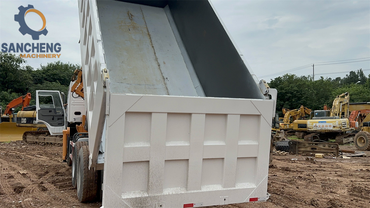 Crane truck SINOTRUK Howo 371hp 6x4 crane truck: picture 9 Crane truck SINOTRUK Howo 371hp 6x4 crane truck: picture 9