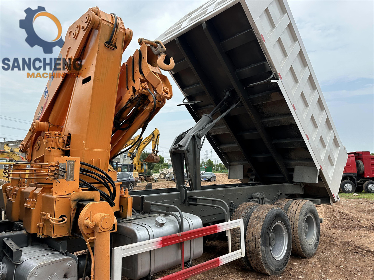 Crane truck SINOTRUK Howo 371hp 6x4 crane truck: picture 8 Crane truck SINOTRUK Howo 371hp 6x4 crane truck: picture 8