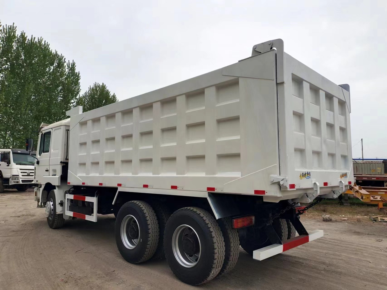 Shacman F3000 Dump Truck - Tipper: picture 5 Shacman F3000 Dump Truck - Tipper: picture 5