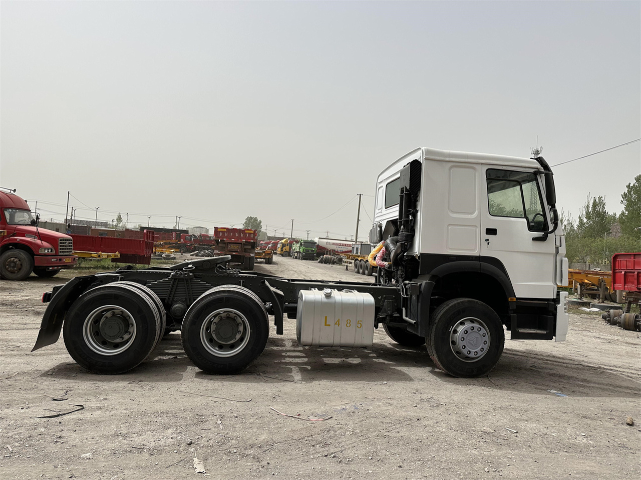 SINOTRUK Howo 371 Truck Head - Tractor unit: picture 3 SINOTRUK Howo 371 Truck Head - Tractor unit: picture 3