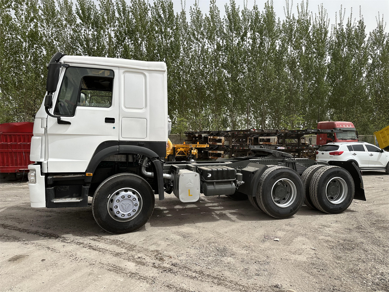 SINOTRUK Howo 371 Truck Head - Tractor unit: picture 5 SINOTRUK Howo 371 Truck Head - Tractor unit: picture 5