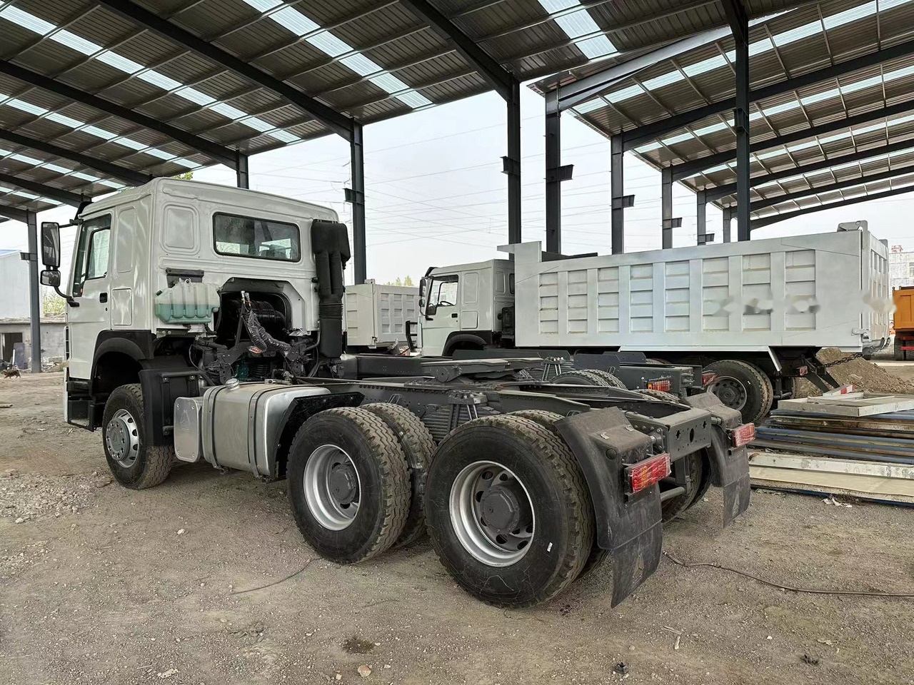 Sinotruk Howo 371 Truck Head - Tractor unit: picture 4 Sinotruk Howo 371 Truck Head - Tractor unit: picture 4