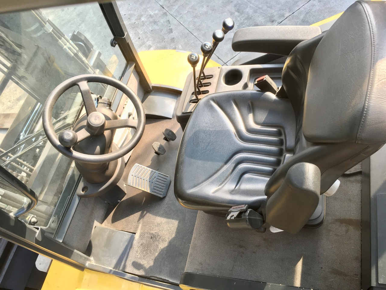 CARER F90H - 2015 - Electric forklift: picture 5 CARER F90H - 2015 - Electric forklift: picture 5