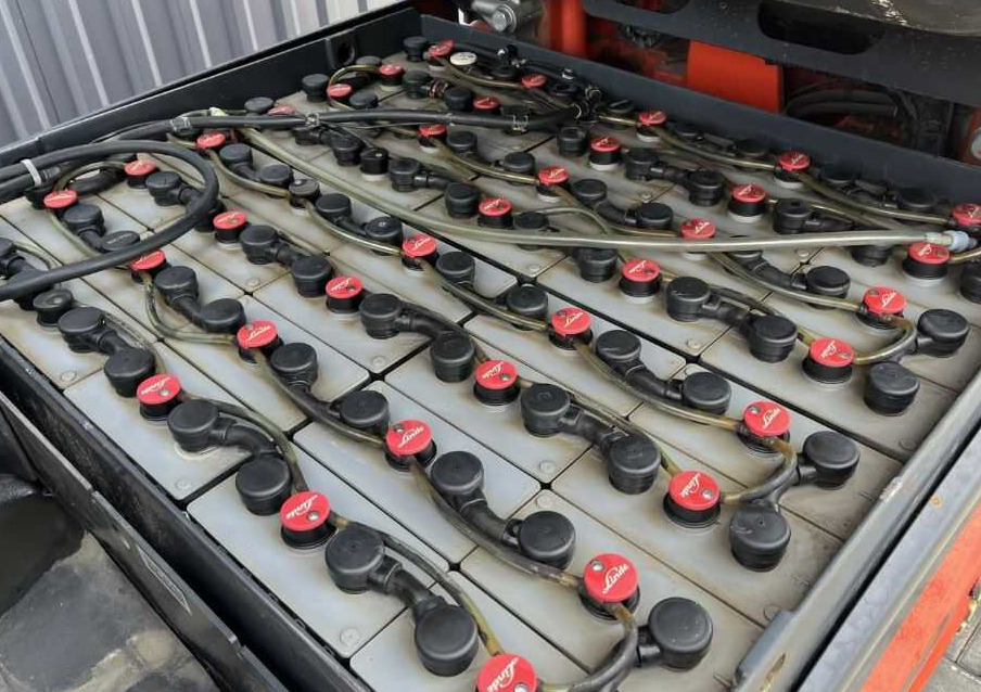 Electric forklift Linde E25HL-01/600: picture 6