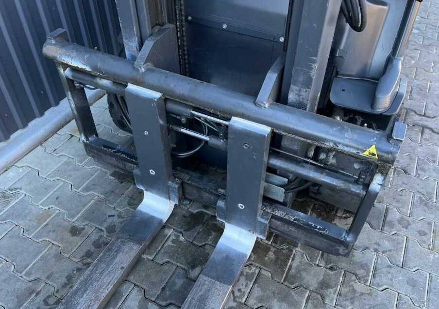 Electric forklift Linde E30RHL/600: picture 9