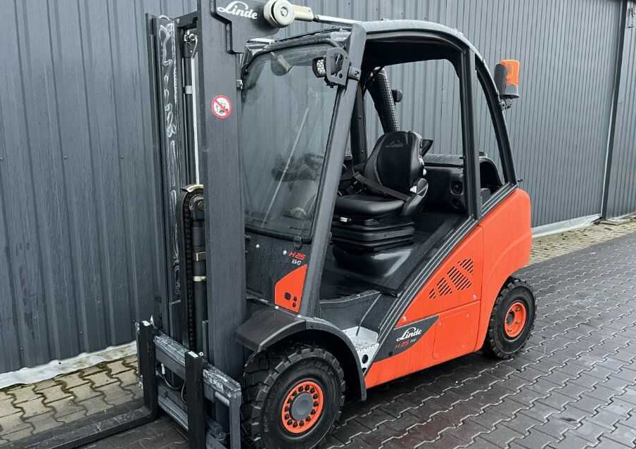 LPG forklift Linde H25T-02: picture 9