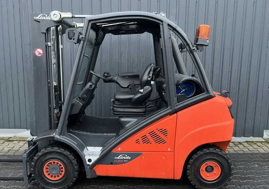 LPG forklift Linde H25T-02: picture 7