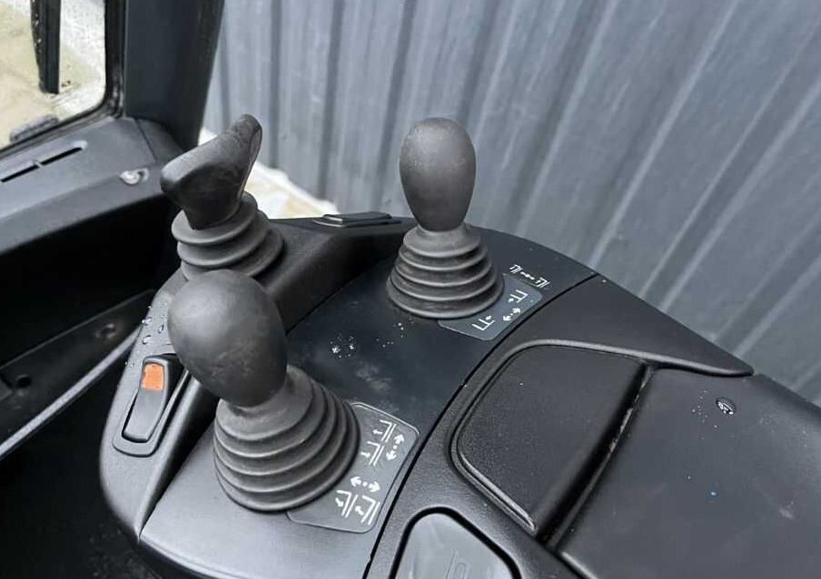 LPG forklift Linde H25T-02: picture 10