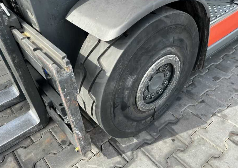 LPG forklift Linde H35T-01: picture 9