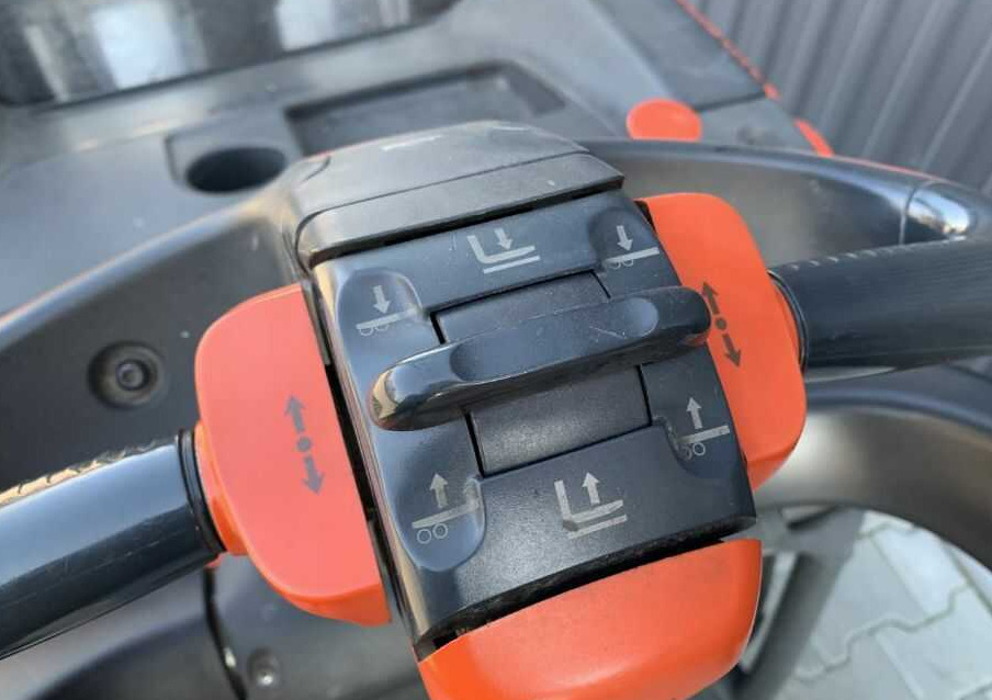 Linde L14AP - Stacker: picture 2 Linde L14AP - Stacker: picture 2