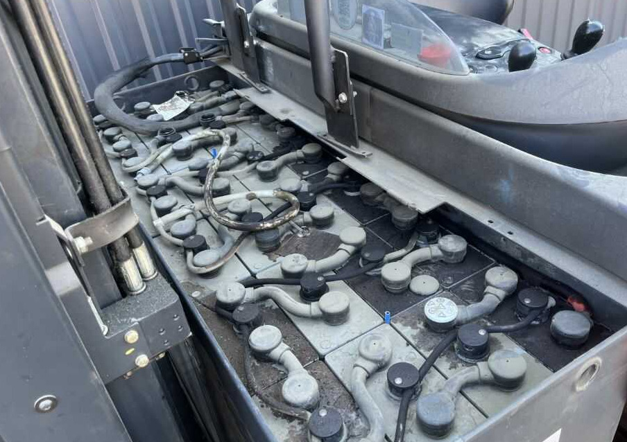 Reach truck Linde R14-01: picture 8 Reach truck Linde R14-01: picture 8