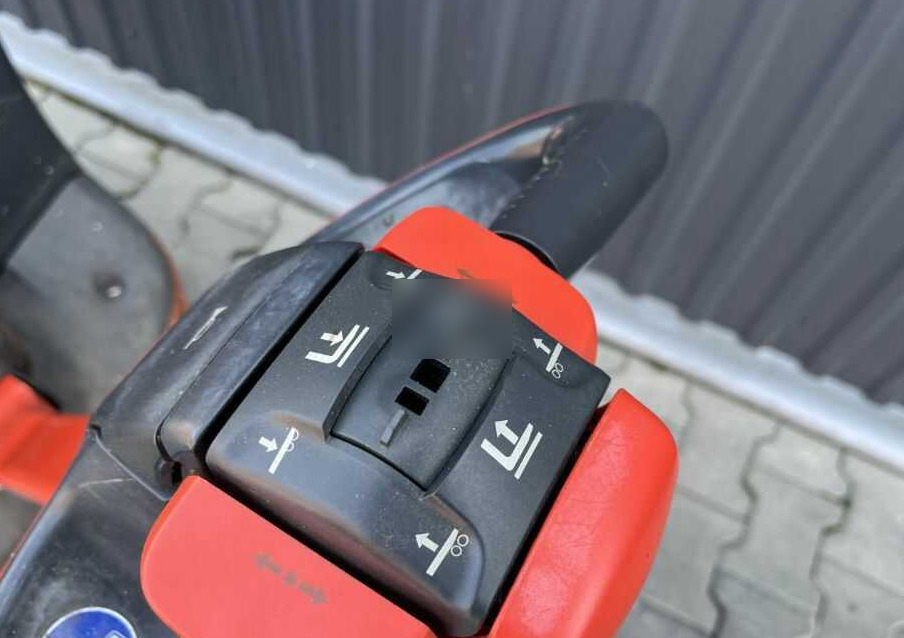 Pallet truck Linde T16L: picture 8