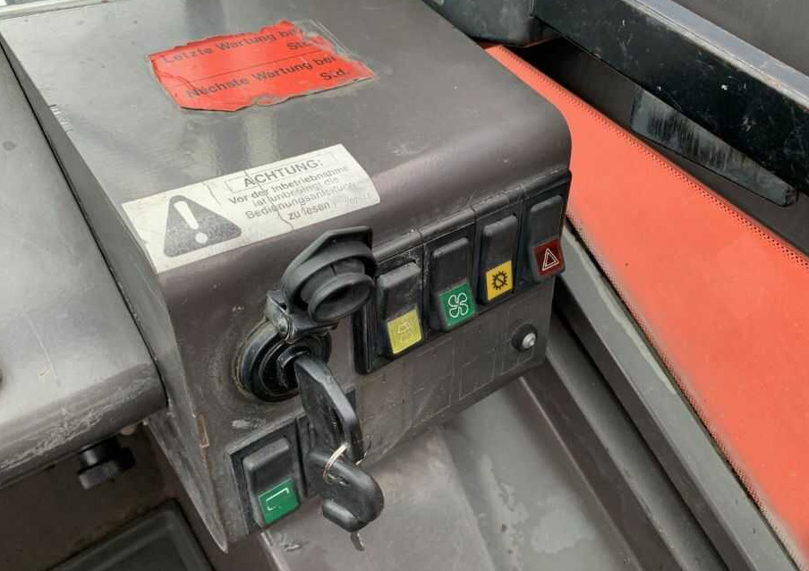 Diesel forklift Manitou M30-4: picture 8