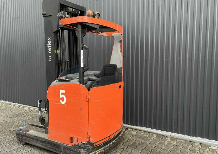 Toyota RRE160H - Reach truck: picture 3 Toyota RRE160H - Reach truck: picture 3