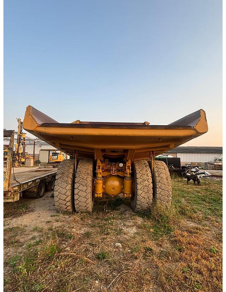 Dumper Caterpillar 769D: picture 6