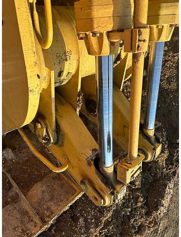 Excavator Caterpillar 973C -: picture 13