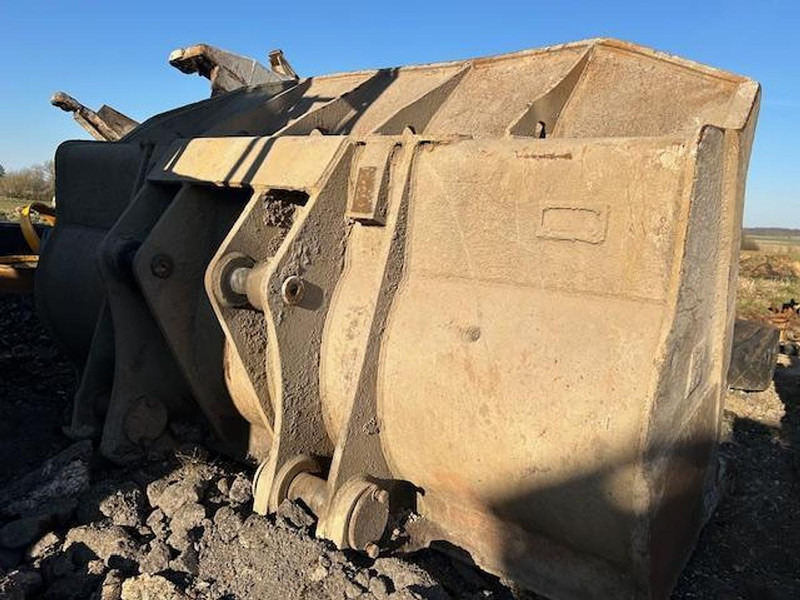 Caterpillar 973D - Bucket: picture 2 Caterpillar 973D - Bucket: picture 2