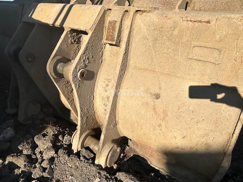 Caterpillar 973D - Bucket: picture 4 Caterpillar 973D - Bucket: picture 4