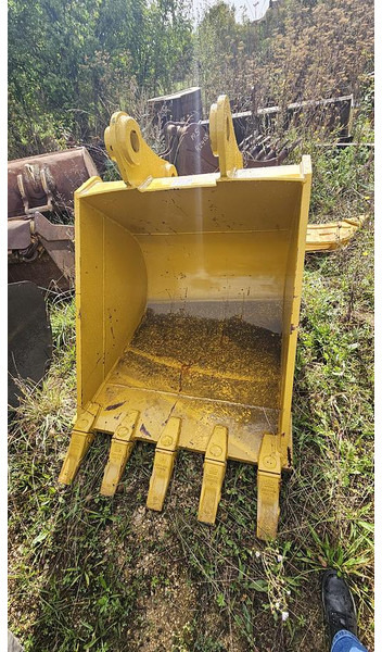 Komatsu PC200 - Bucket: picture 1 Komatsu PC200 - Bucket: picture 1