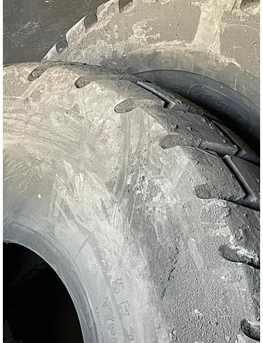 PNEU 23.5R25 - Tire: picture 1 PNEU 23.5R25 - Tire: picture 1