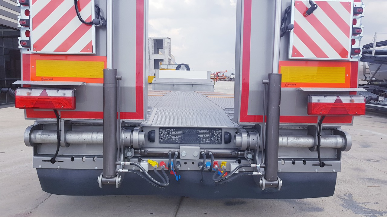 3 AXLE LOWBED (VEGA ITALIANO) - Low loader semi-trailer: picture 4 3 AXLE LOWBED (VEGA ITALIANO) - Low loader semi-trailer: picture 4