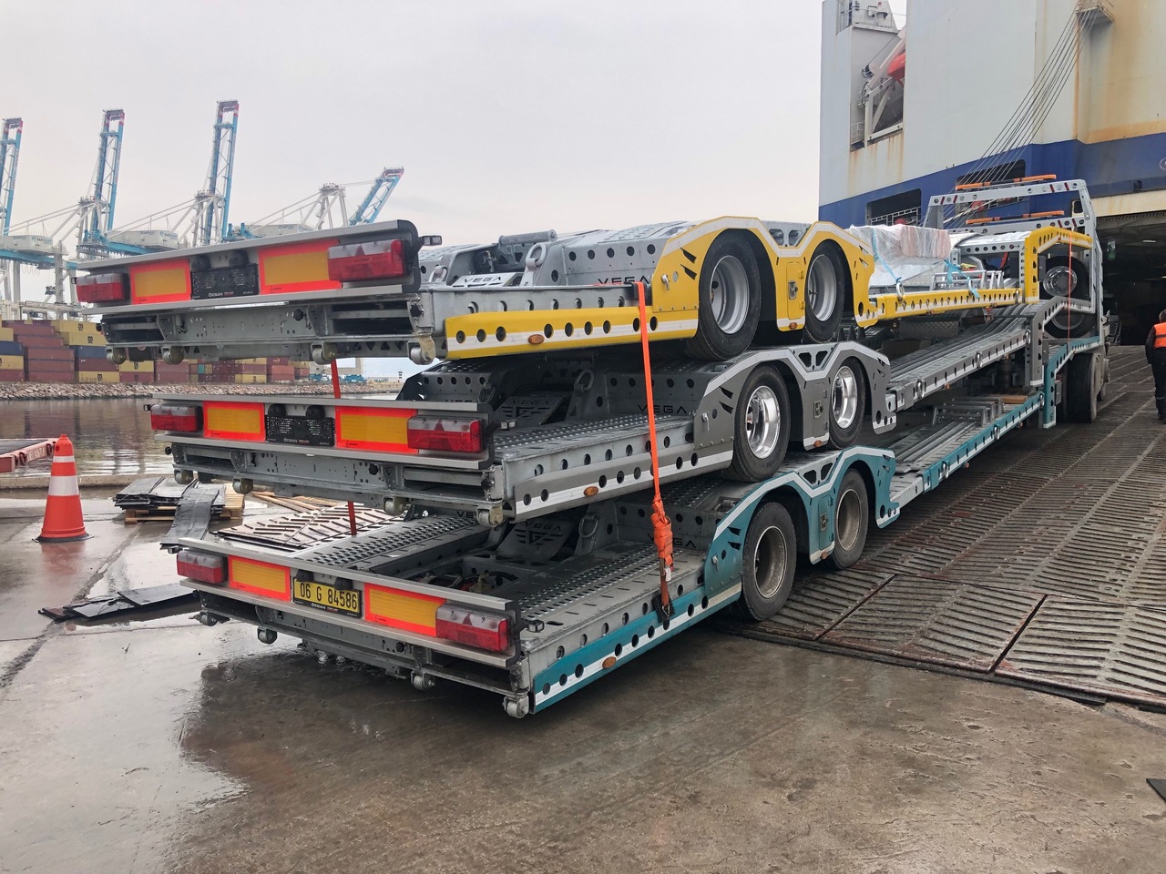 New Autotransporter semi-trailer for transportation of heavy machinery VEGA-S (2 AXLE TRUCK CARRIER): picture 11