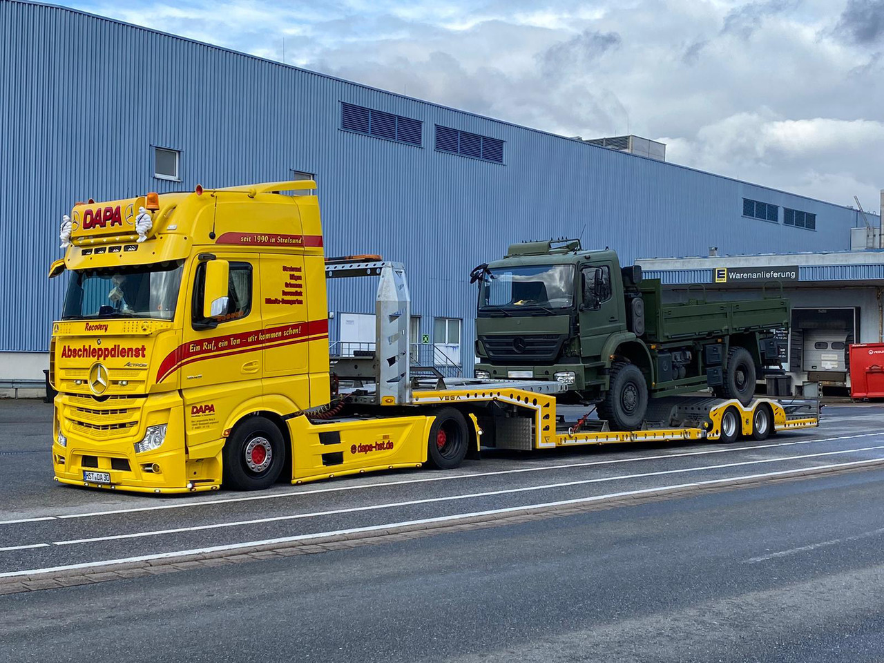 New Autotransporter semi-trailer for transportation of heavy machinery VEGA-S (2 AXLE TRUCK CARRIER): picture 12