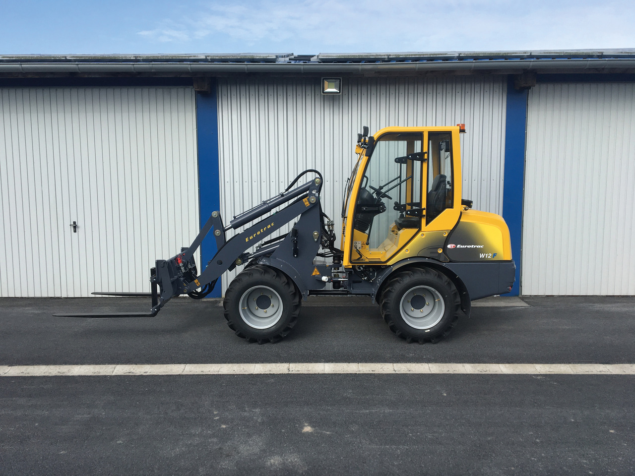 EUROTRAC W12 CMF - Compact loader: picture 3 EUROTRAC W12 CMF - Compact loader: picture 3