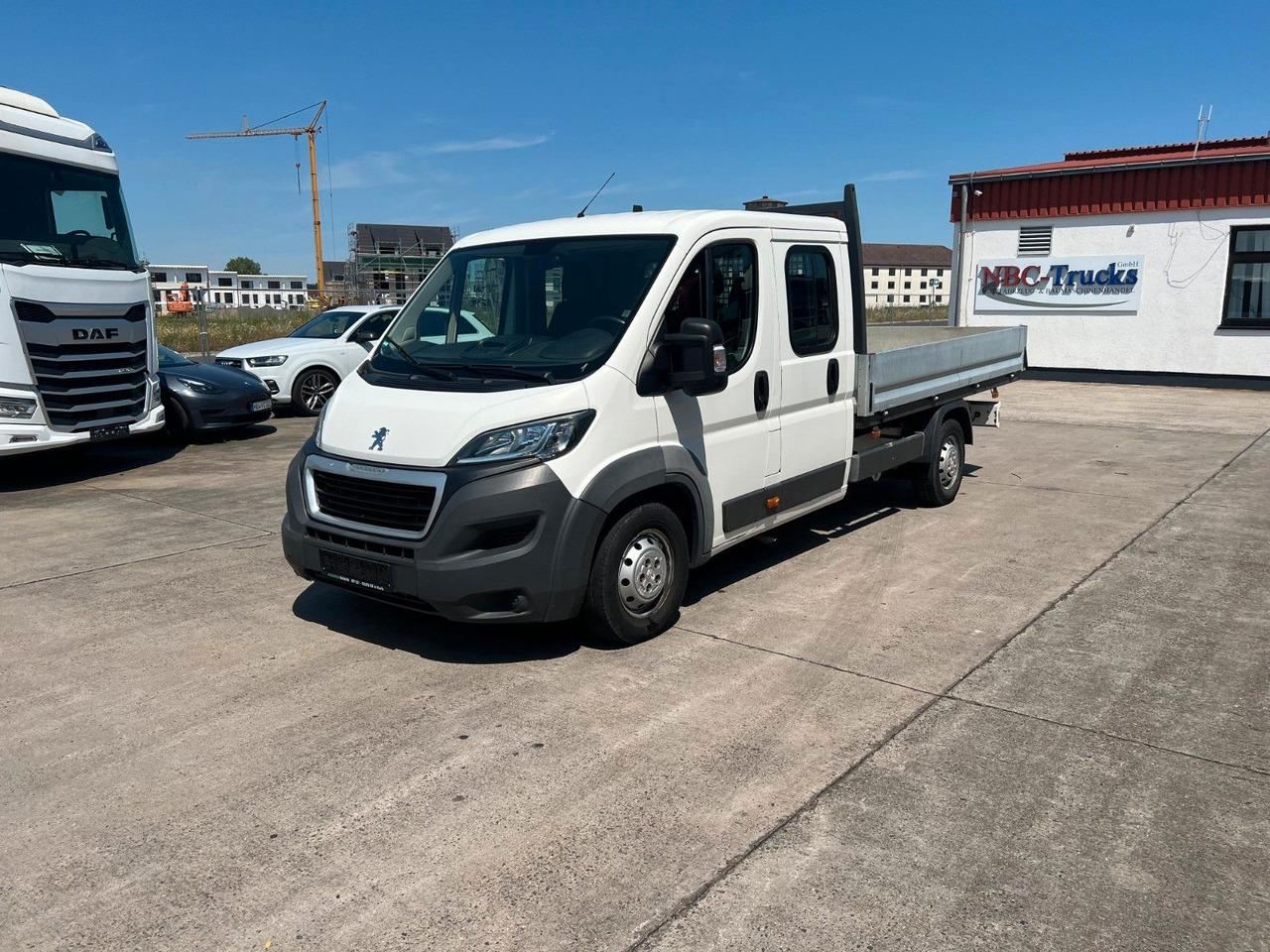 Peugeot Boxer * EURO 6 * 7 SITZER * 4 TÜRER * SCHALTGETR - Flatbed van, Combi van: picture 1 Peugeot Boxer * EURO 6 * 7 SITZER * 4 TÜRER * SCHALTGETR - Flatbed van, Combi van: picture 1