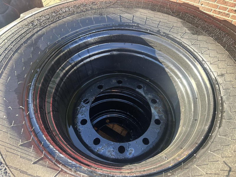 4 banden 560x60x22.5 - Wheels and tires: picture 3 4 banden 560x60x22.5 - Wheels and tires: picture 3