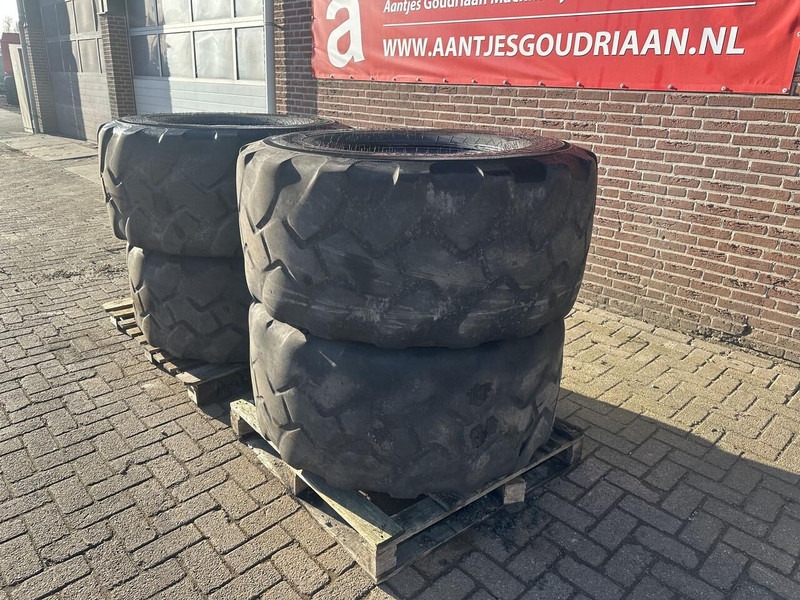 4 banden 560x60x22.5 - Wheels and tires: picture 2 4 banden 560x60x22.5 - Wheels and tires: picture 2
