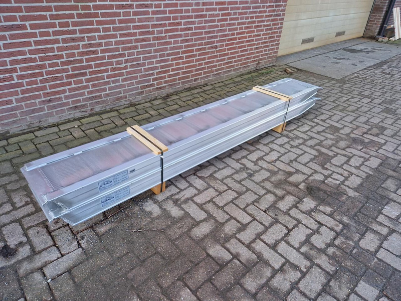 Onbekend - Material handling equipment: picture 2 Onbekend - Material handling equipment: picture 2