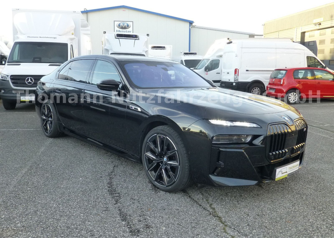BMW M760 7 M760 e xDrive Cinema Sky Lounge 2x 21 Zol - Sedan: picture 3 BMW M760 7 M760 e xDrive Cinema Sky Lounge 2x 21 Zol - Sedan: picture 3