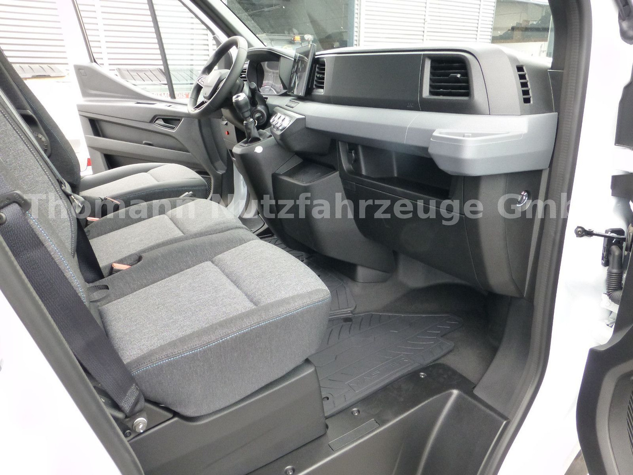 Box van Renault NEW Master 2025 Koffer mit BÄR Ladebordwand: picture 21