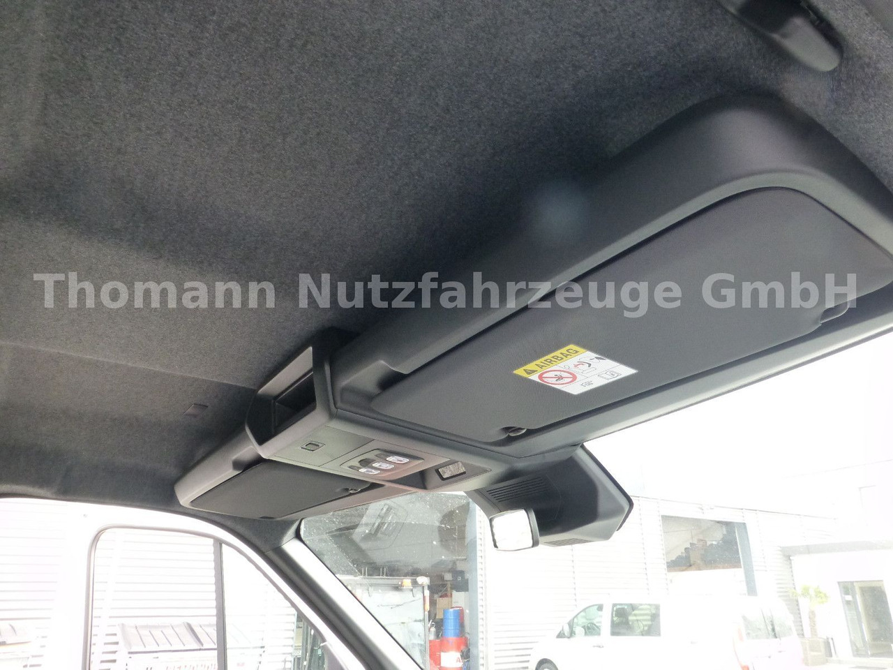 Box van Renault NEW Master 2025 Koffer mit BÄR Ladebordwand: picture 27
