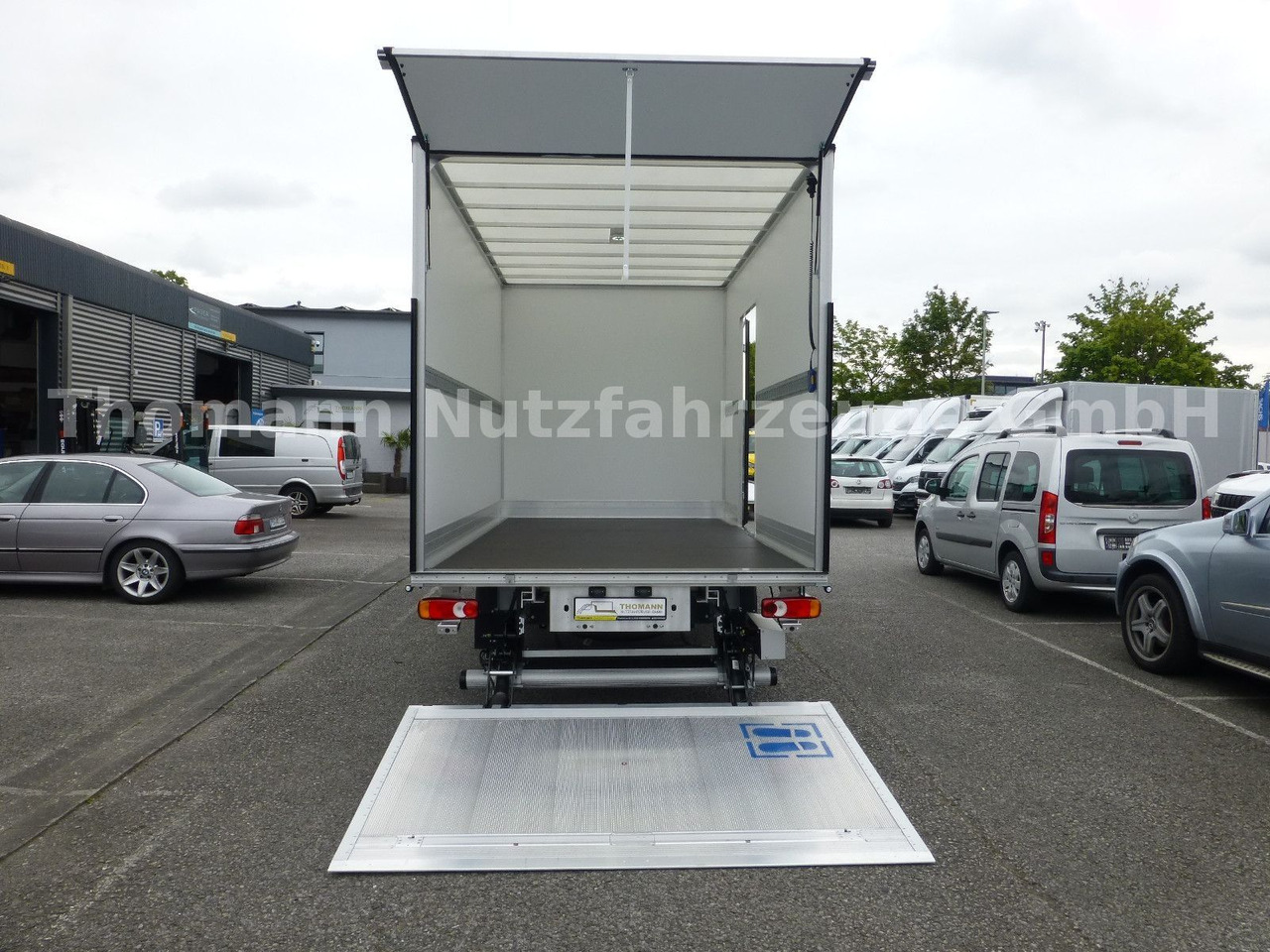 Box van Renault NEW Master 2025 Koffer mit BÄR Ladebordwand: picture 10