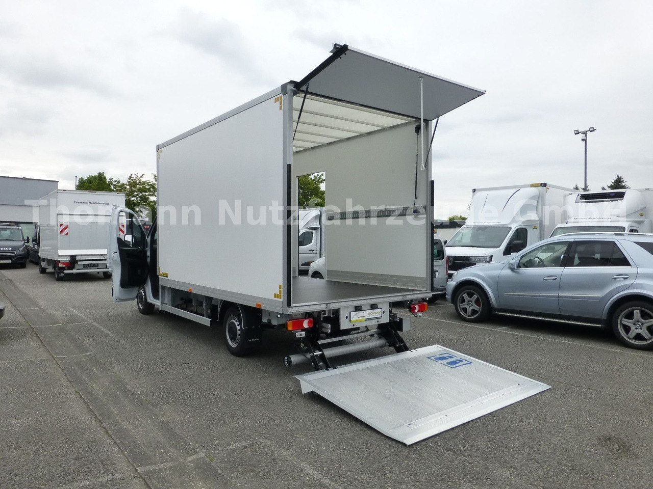 Box van Renault NEW Master 2025 Koffer mit BÄR Ladebordwand: picture 9