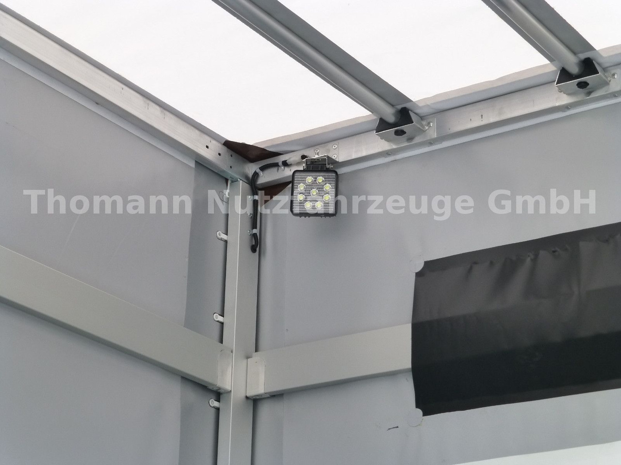 Curtain side van Renault NEW Master Pritsche Plane Schlafkabine: picture 17