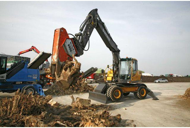 Westtech R900 R1300 Rodeschere Wurzelstock - Attachment for Excavator: picture 1 Westtech R900 R1300 Rodeschere Wurzelstock - Attachment for Excavator: picture 1